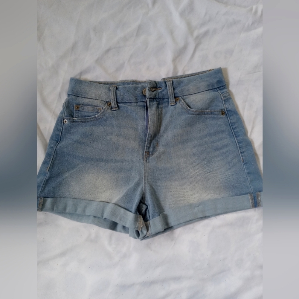 NWOT No Boundaries Denim High Waist Rolled Hem Shorts Size 5